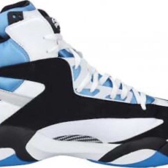 Shaquille O\'Neal Signed Size 22 Reebok The Pump Shoe